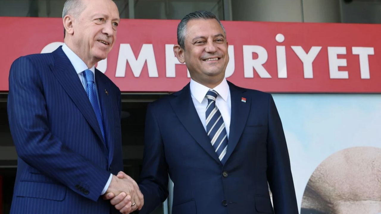 CHP lideri Özgür Özel&#039;den yeni yıl mesajı! &#039;Büyük mücadelenin yılı&#039; vurgusu