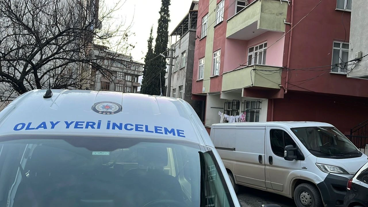 Isınmak için mangal yakan aile zehirlendi