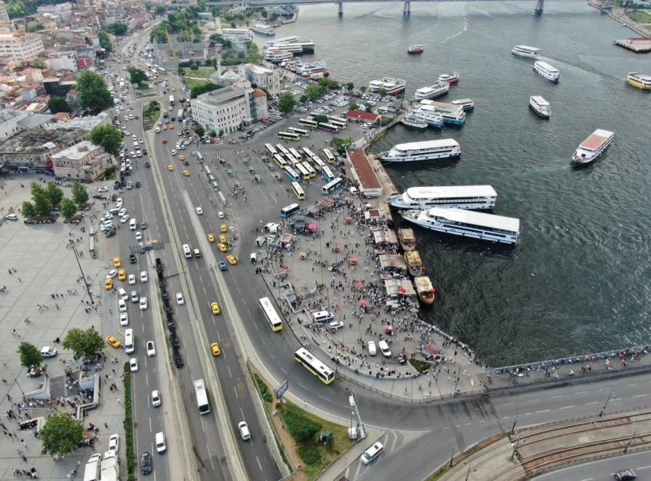 İstanbullular dikkat! 1 Ocak'ta bu yollar trafiğe kapatılacak - 1. Resim