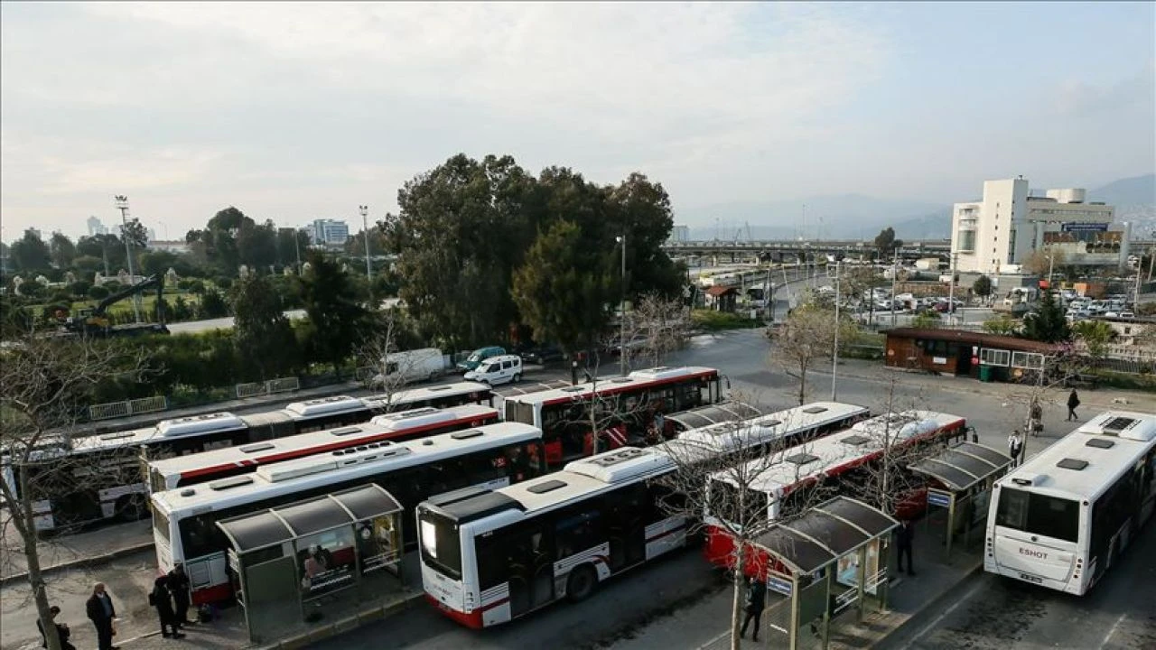 İzmir'de 31 Aralık'ta metro, ESHOT, tramvay saat kaça kadar var? 1 Ocak sefer planı açıklandı - 2. Resim