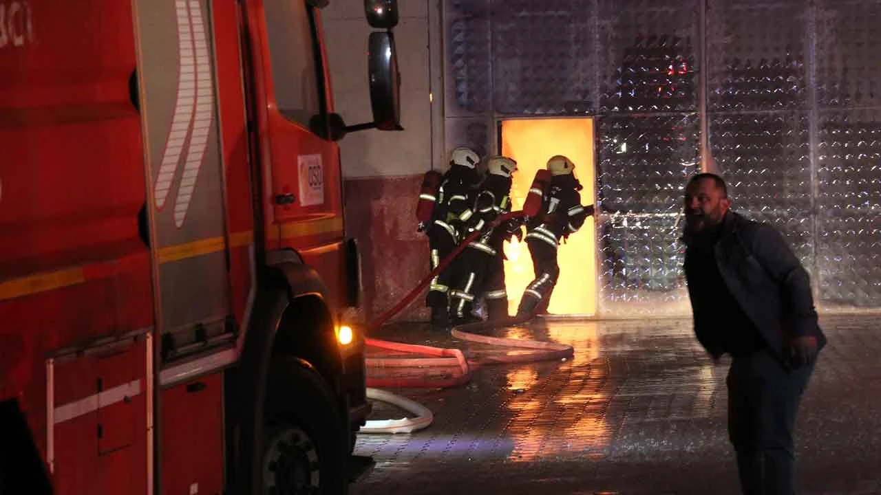 Kayseri'de fabrika yangını: Alevler bir anda sardı! Çok sayıda ekip sevk edildi - 6. Resim