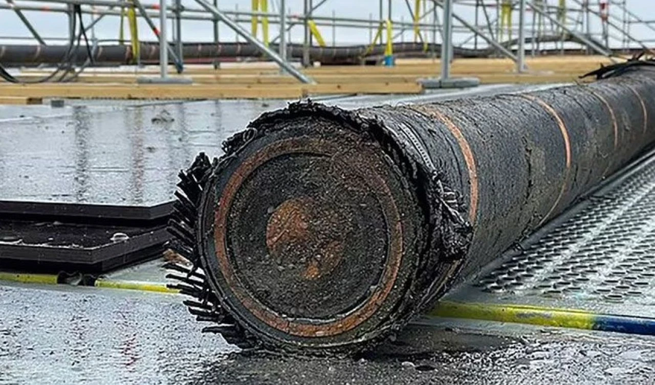 Sular ısınıyor: Putin'in casus gemisi sabotaj için demir attı! NATO savaş gemisiyle karşılık verdi - 1. Resim