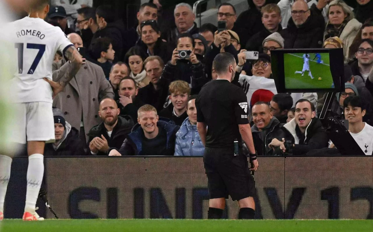 VAR kararları için yepyeni uygulama! Hakemler seyircilere izah edecek - 2. Resim