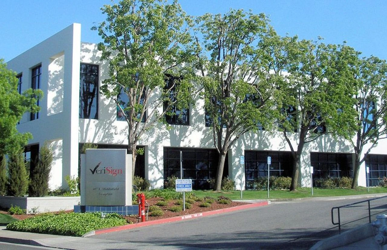 Warren Buffett, 90’ların internet devi VeriSign’a yatırım yapıyor