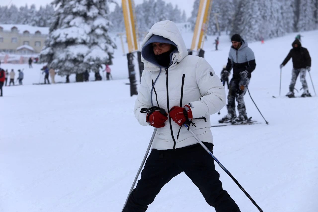 Yılbaşı için Uludağ'a akın ettiler! Otellerde boş oda kalmadı: Fiyatlar ise duyanları şoke etti