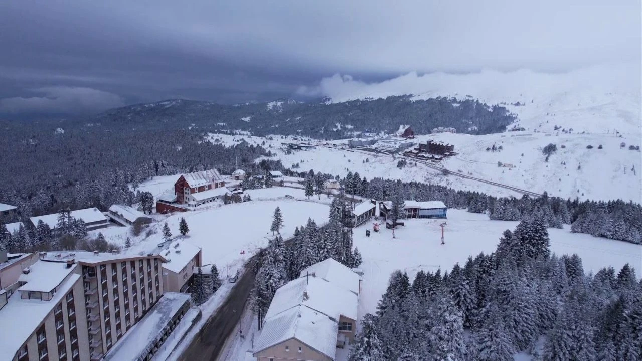 Yılbaşı için Uludağ'a akın ettiler! Otellerde boş oda kalmadı: Fiyatlar ise duyanları şoke etti