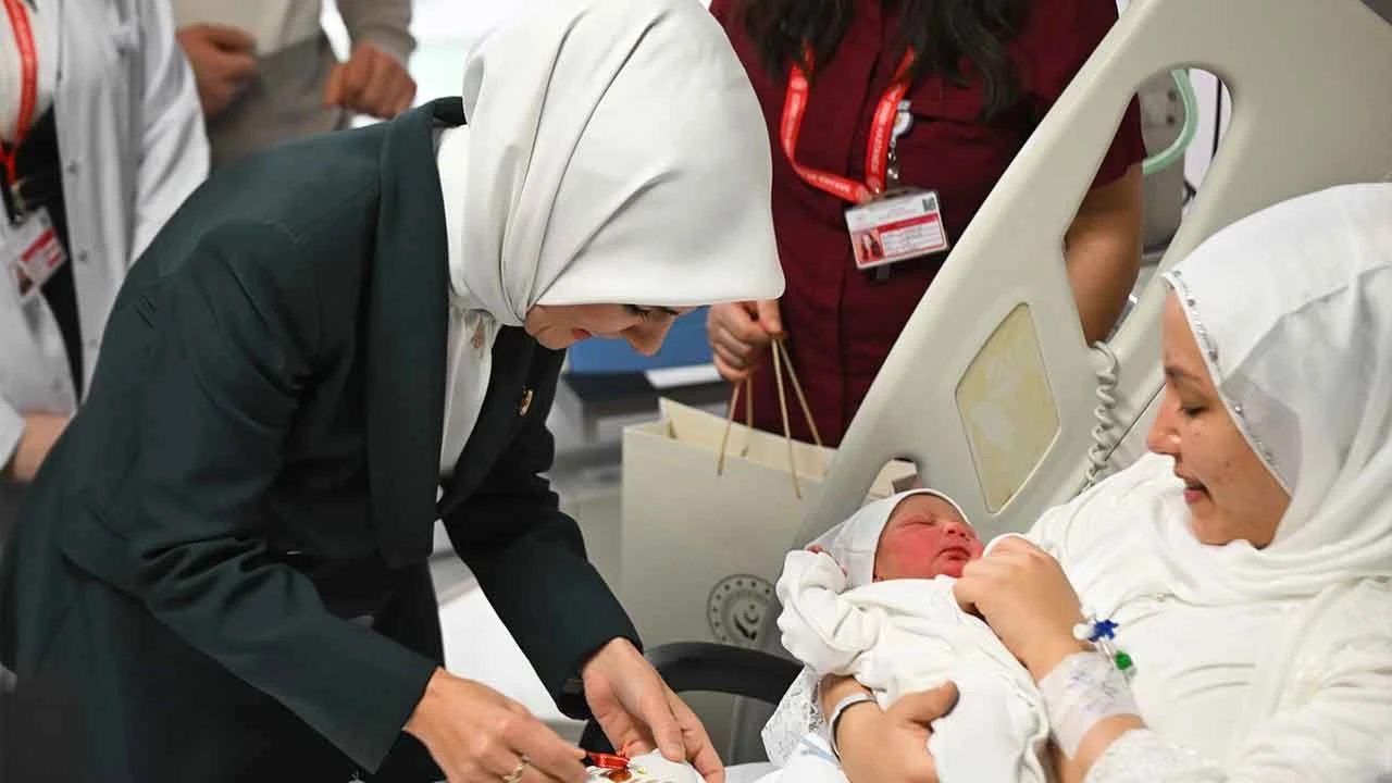 2025 yılının ilk bebekleri dünyaya gözlerini açtı - 1. Resim