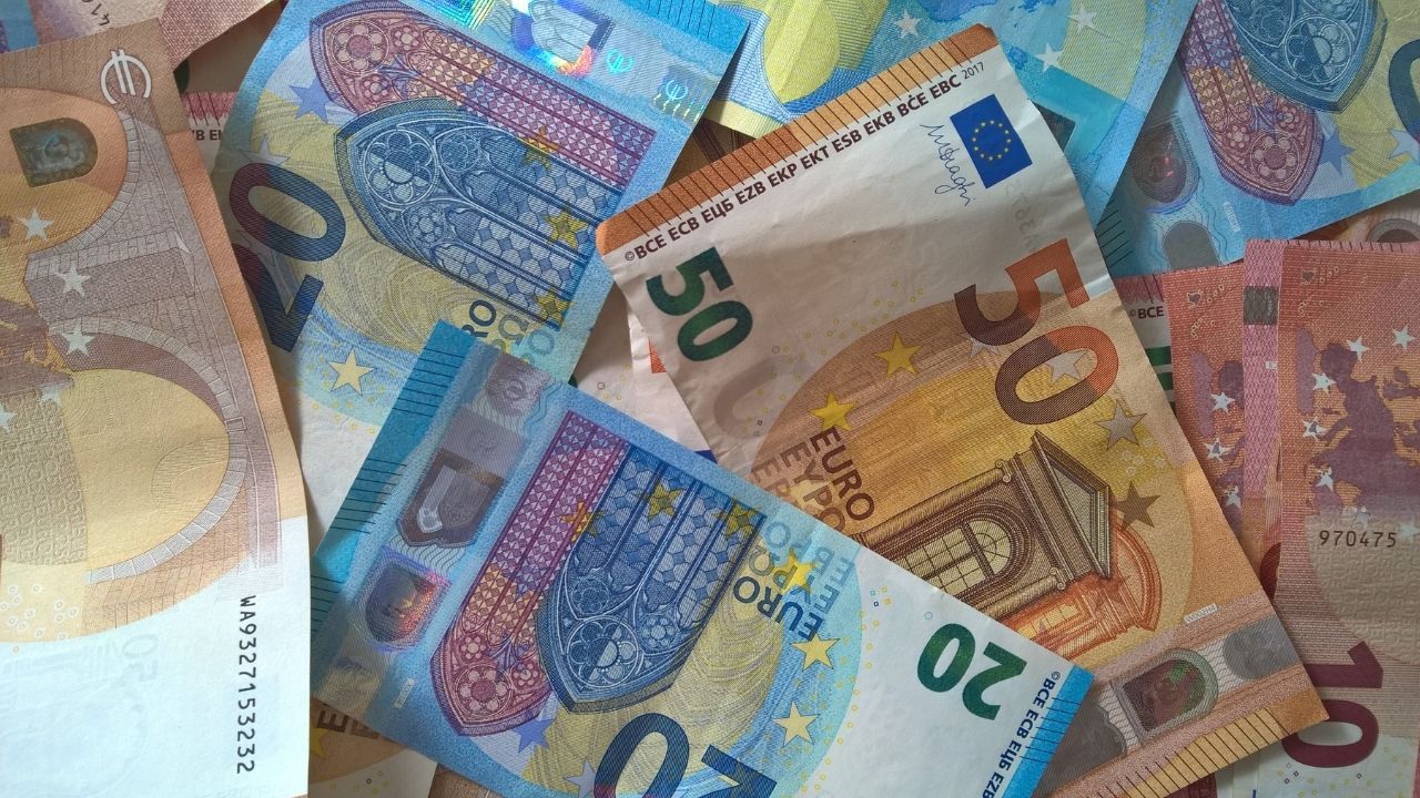 Euro para birimi yeni yaşını kutluyor! Tam 26 yıl önce bugün Avrupa Euro'yu tanıttı - 1. Resim