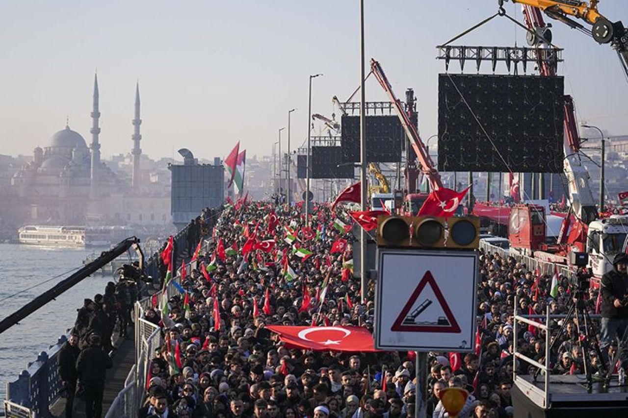 Galata Köprüsü bugün saat kaçta açılacak? Filistin'e destek yürüyüşü nedeniyle kapatılmıştı - 2. Resim