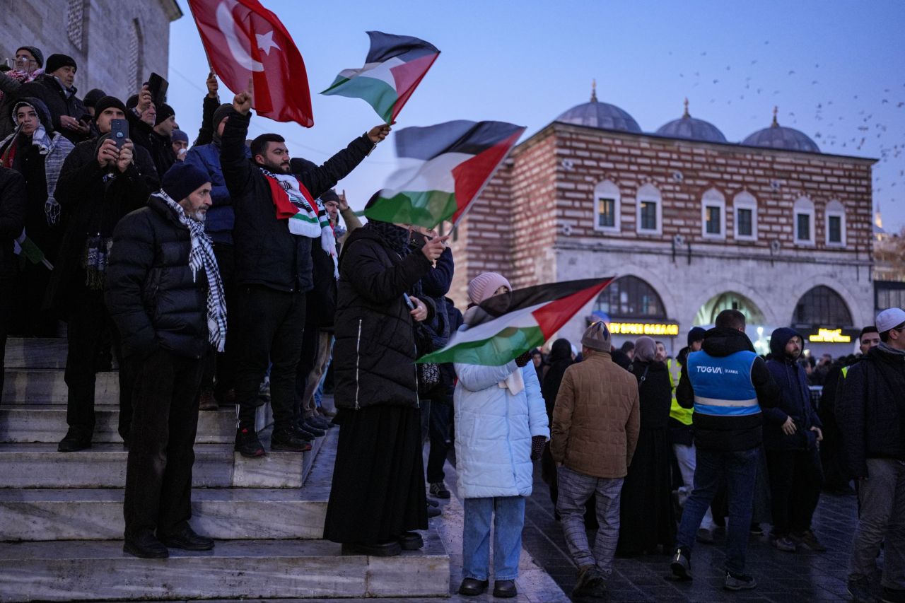 Galata Köprüsü'nde tarihi buluşma! Yüz binlerce kişi Gazze için yürüyor - 2. Resim