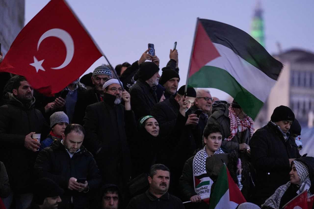 Galata Köprüsü'nde tarihi buluşma! Yüz binlerce kişi Gazze için yürüyor - 1. Resim