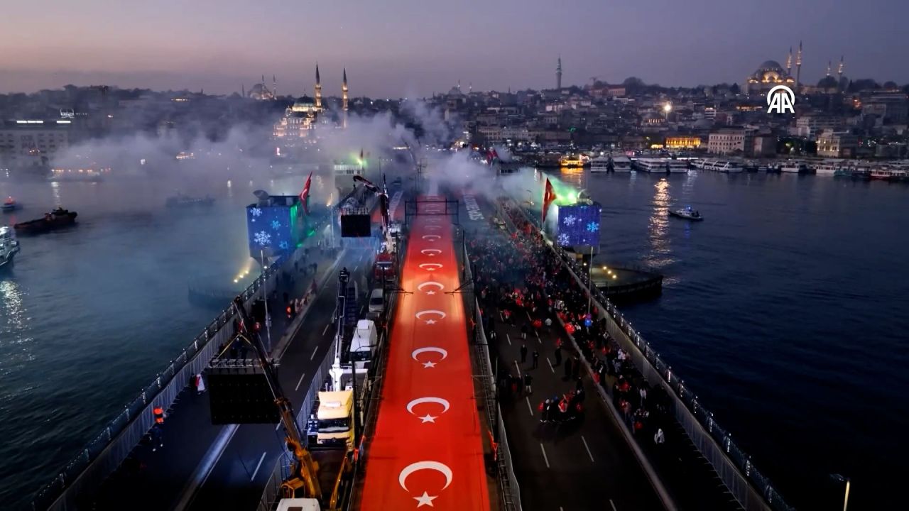 Galata Köprüsü'nde tarihi buluşma! Yüz binlerce kişi Gazze için yürüyor - 5. Resim