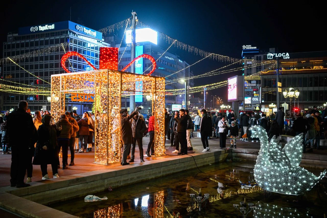 Hoşgeldin 2025! Türkiye yeni yıla böyle 'merhaba' dedi - 1. Resim