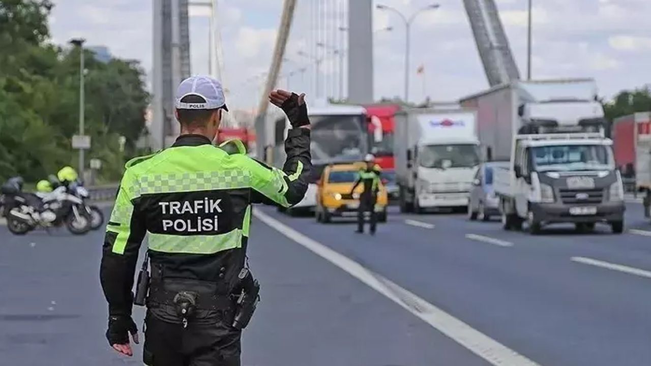 İstanbul&#039;da birçok yol trafiğe kapatıldı! Bu saatlerde yola çıkmayın