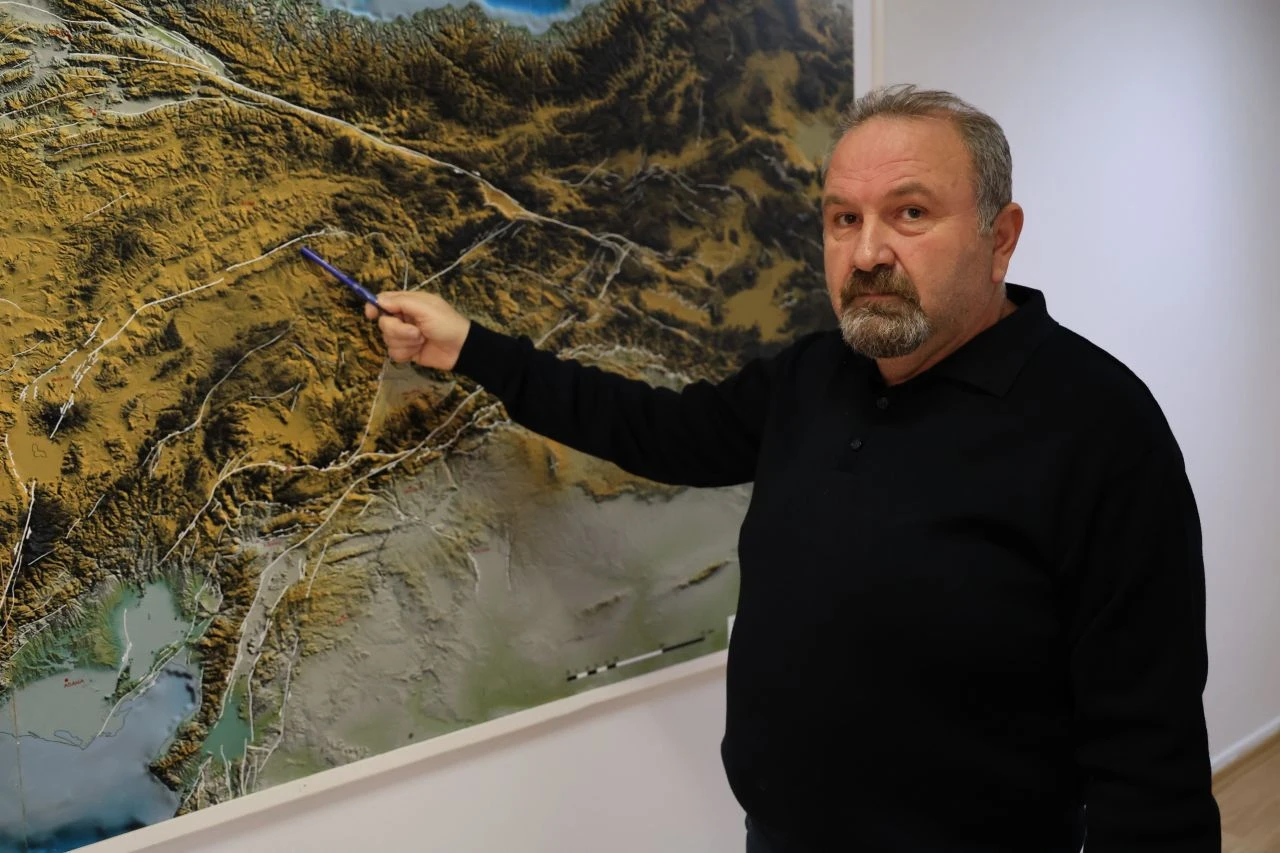 Sivas'ta peş peşe tedirgin eden depremler! Uzman isim açıkladı: Büyük depremin habercisi mi? - 3. Resim