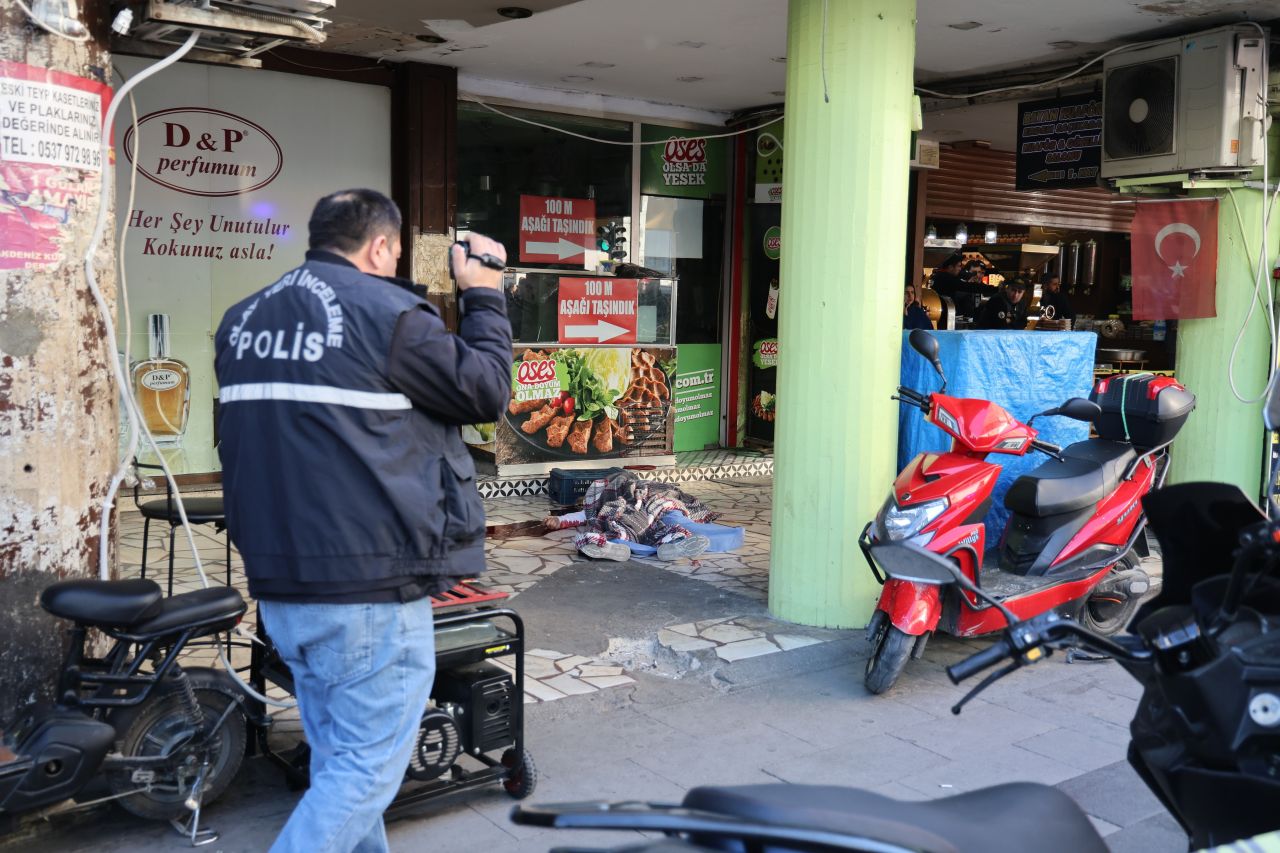 Adana'da sokak ortasında infaz! Kafasına sıkıp katlettiler - 1. Resim