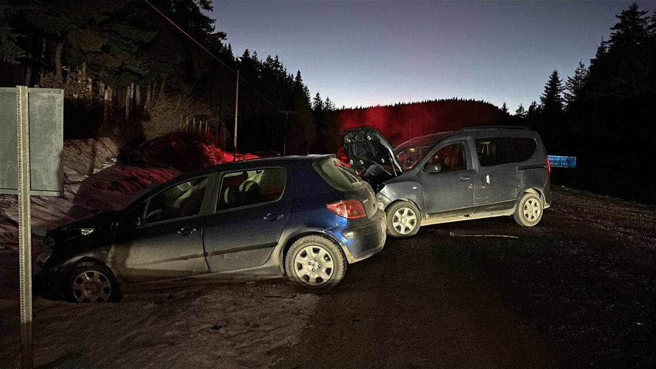 Kastamonu’da otomobil ile hafif ticari araç çarpıştı: 6 yaralı - 1. Resim