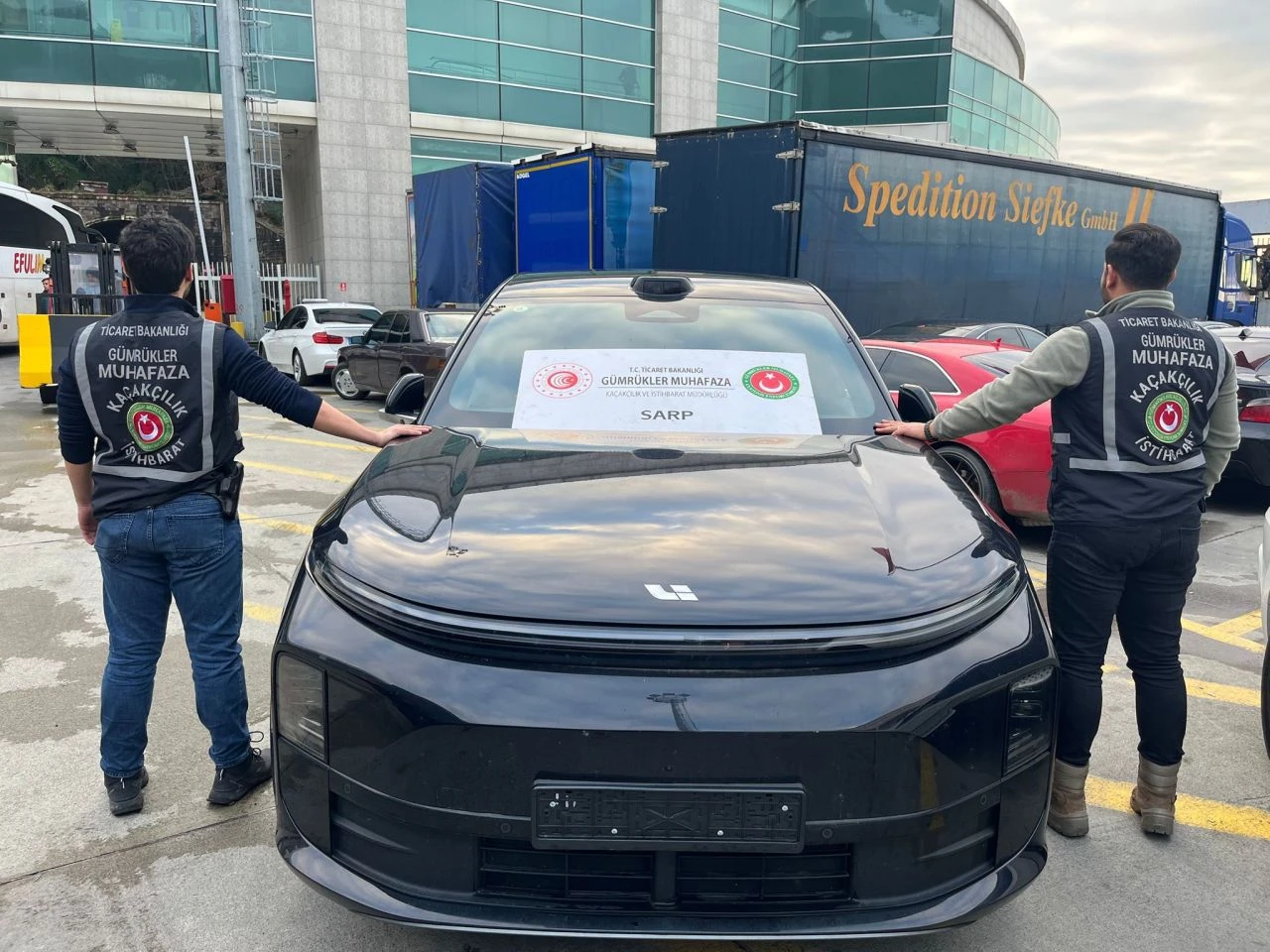 Lüks araç vurgunu gümrüklere takıldı! Toplam piyasa değeri 540 milyon TL - 2. Resim