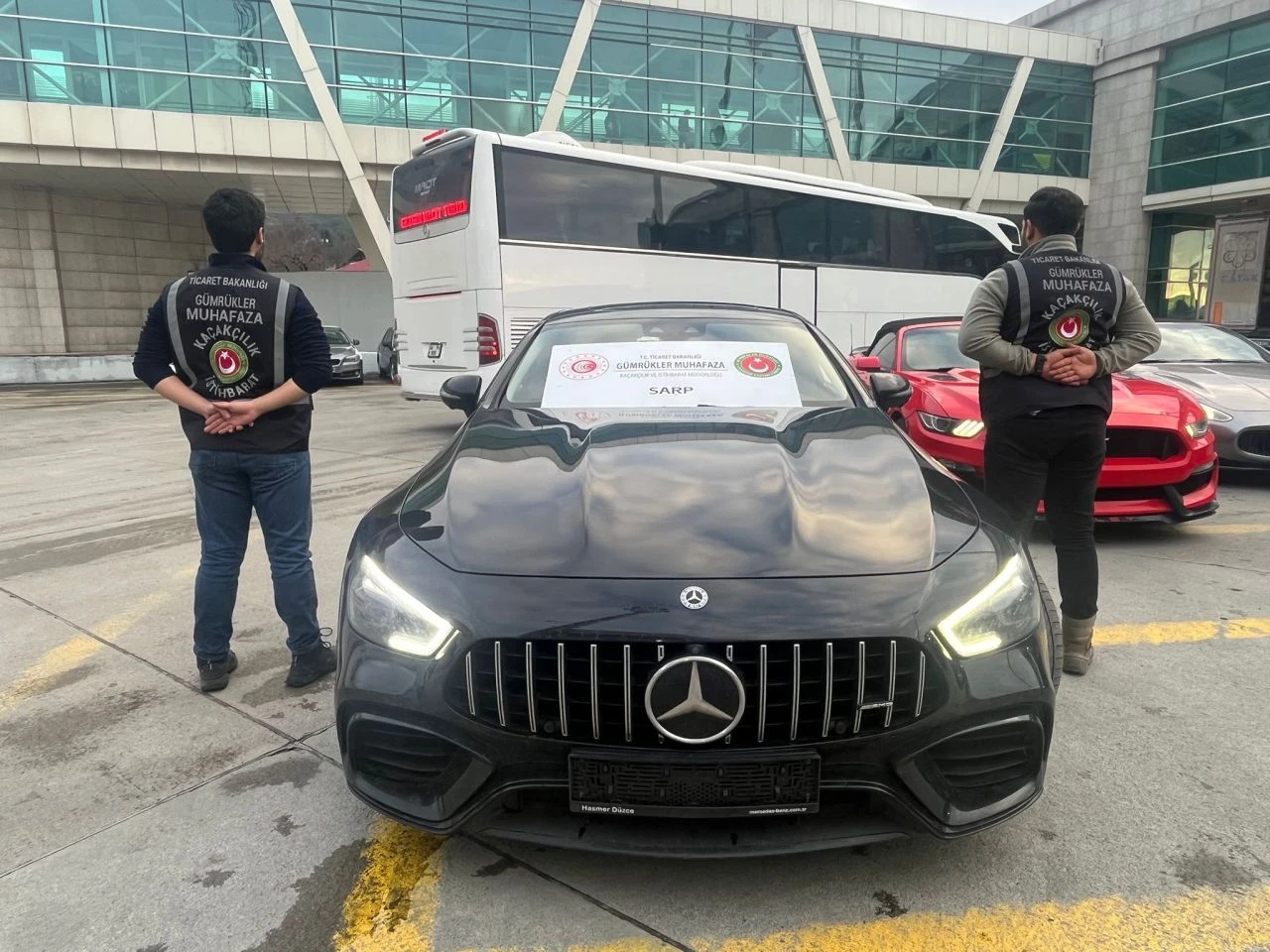 Lüks araç vurgunu gümrüklere takıldı! Toplam piyasa değeri 540 milyon TL - 1. Resim