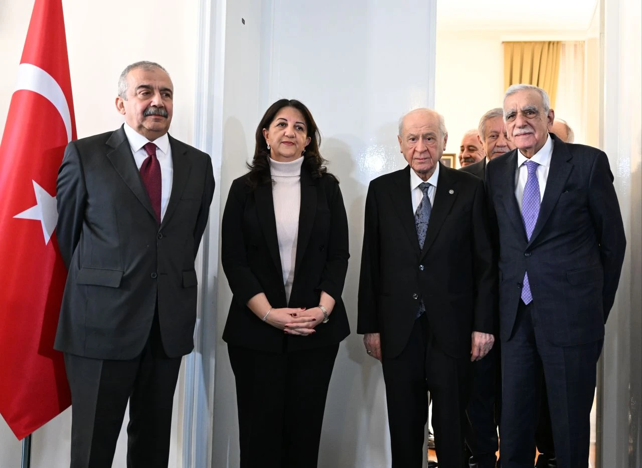 Özgür Özel'den Devlet Bahçeli-DEM Parti görüşmesine ilk yorum! Talebini açık açık belirtti - 2. Resim