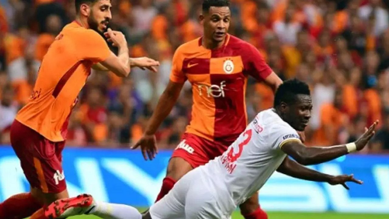 Süper Lig&#039;in en çok kazanan futbolcusuydu şimdi yemek parası bile yok: Canlı yayında para istedi