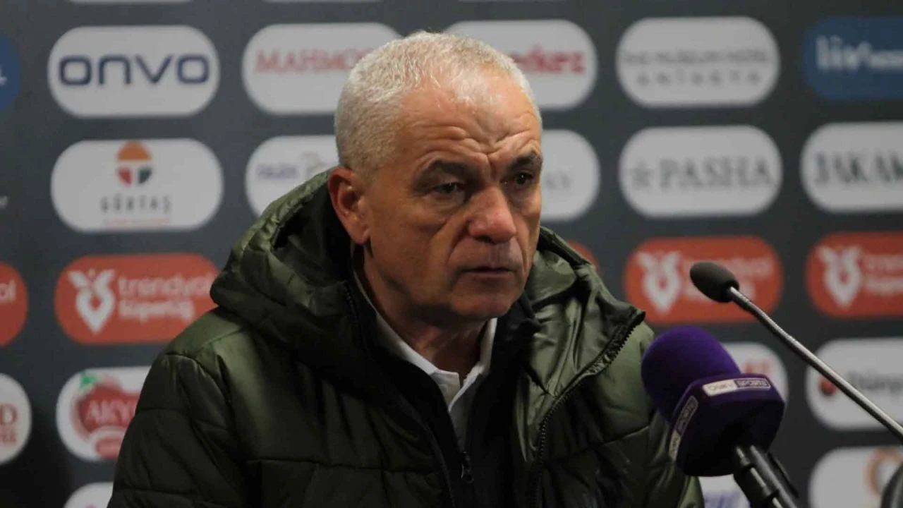 Süper Lig'in ilk yarısına teknik direktörler damga vurdu! 17 haftada 12 değişiklik - 2. Resim