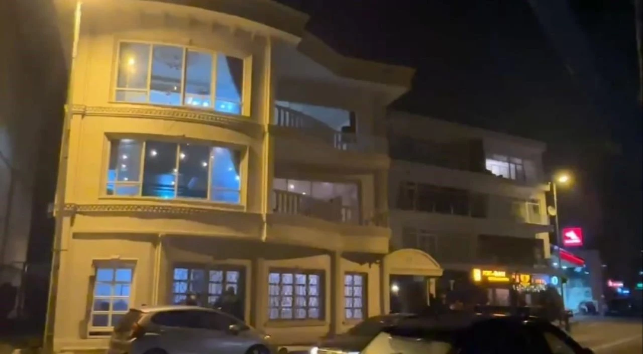 Üniversitelilerin yılbaşı partisine baskın! 400 genç büyük şok yaşadı - 1. Resim