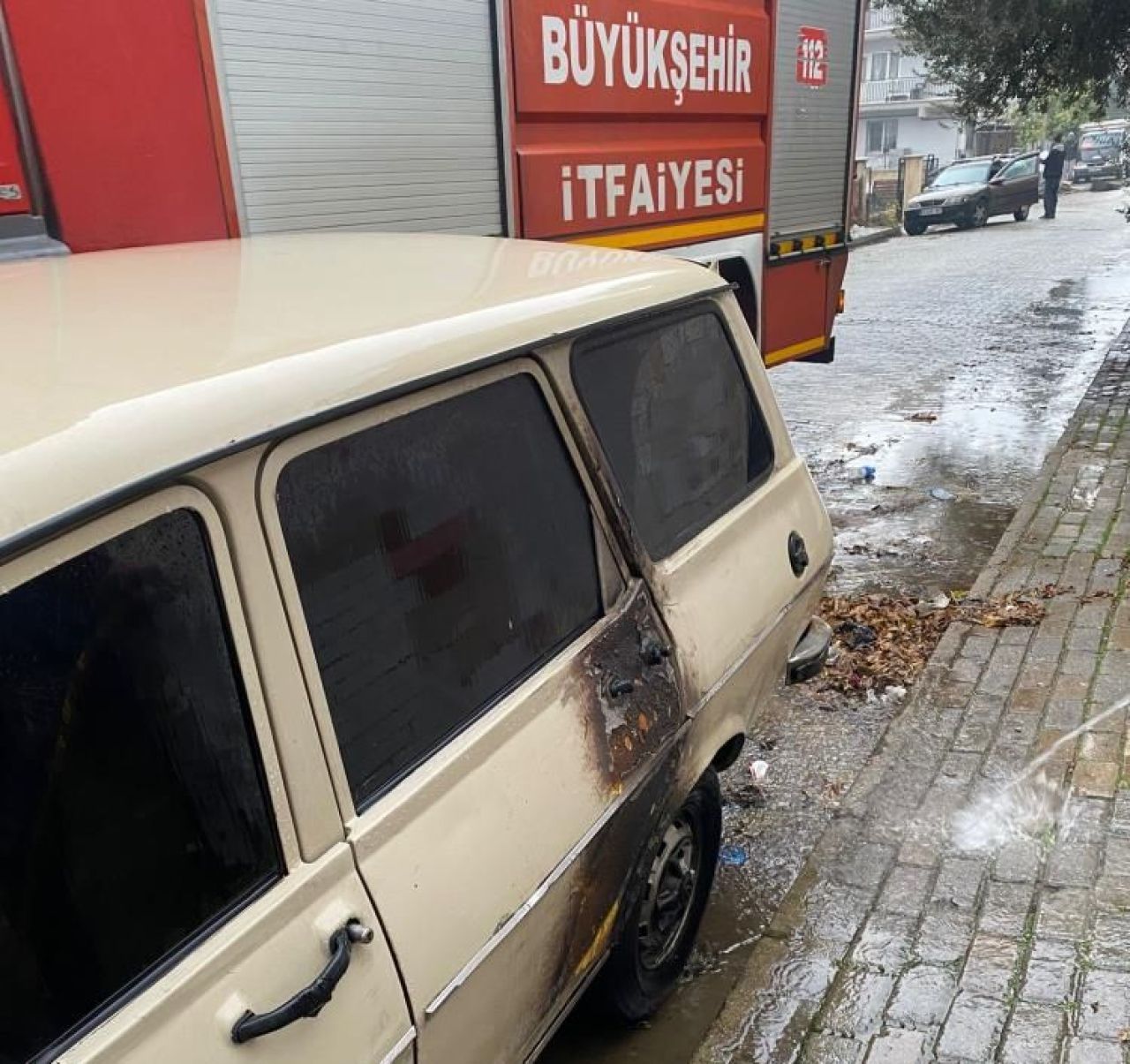 Böylesi ne görüldü ne duyuldu: Soba borusu temizlerken otomobili yaktı! - 1. Resim