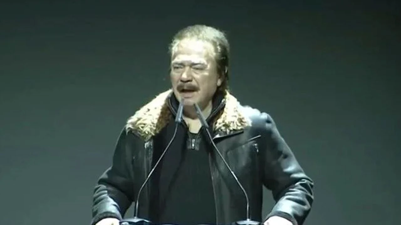 Ferdi Tayfur'a veda! Usta sanatçı son yolculuğuna uğurlanıyor: Binlerce kişi AKM'ye akın etti - 4. Resim