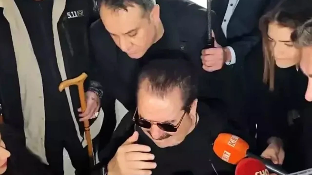 Ferdi Tayfur'a veda! Usta sanatçı son yolculuğuna uğurlanıyor: Binlerce kişi AKM'ye akın etti - 5. Resim