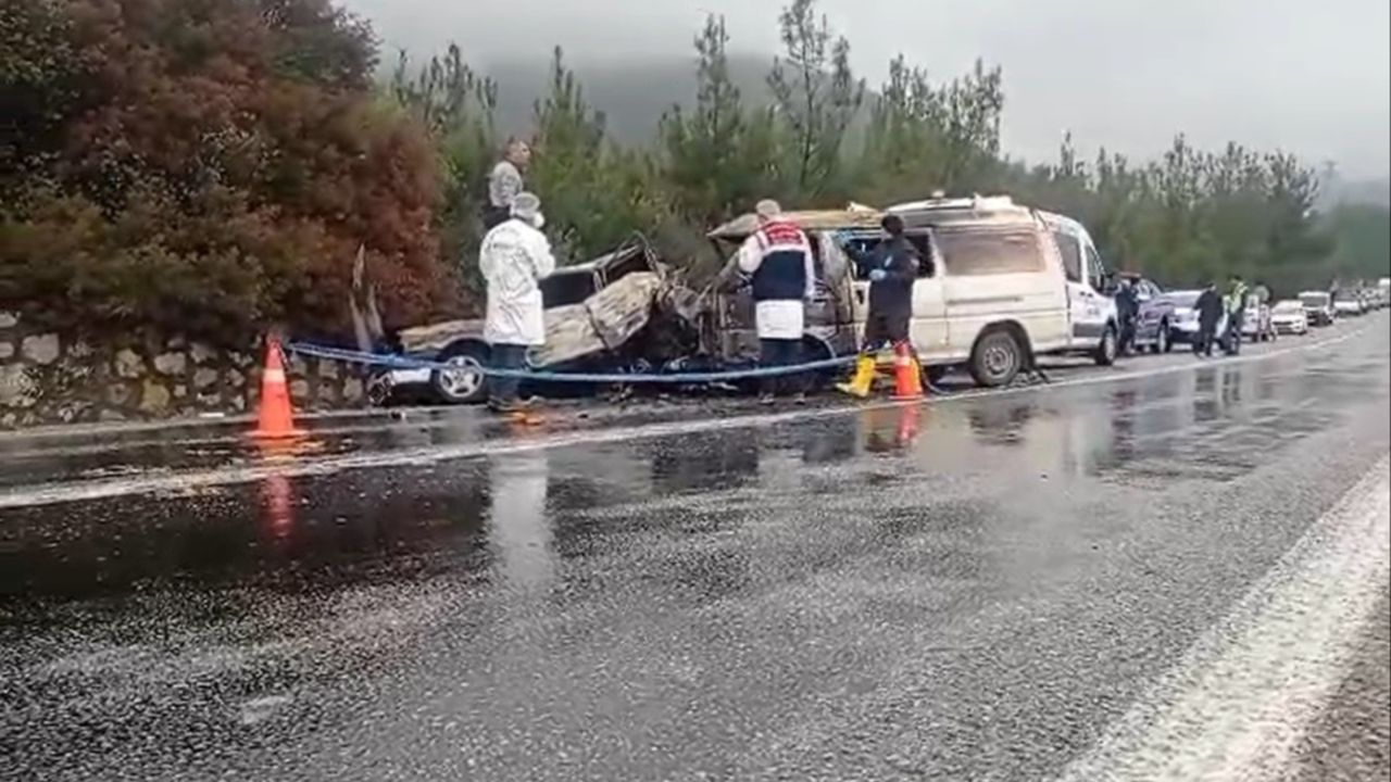 İzmir&#039;de korkunç kaza! Feci şekilde can verdi