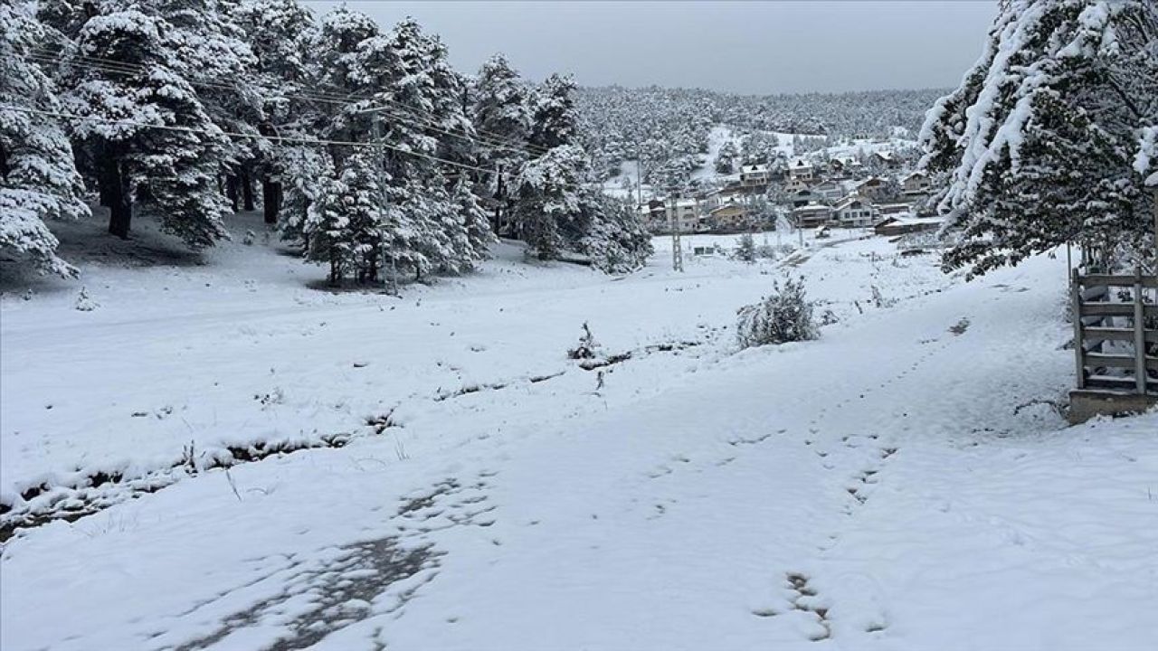 Sivas'ta yarın okullar tatil mi? Kar yağışı gece saatlerinde etkisini yitirecek - 2. Resim