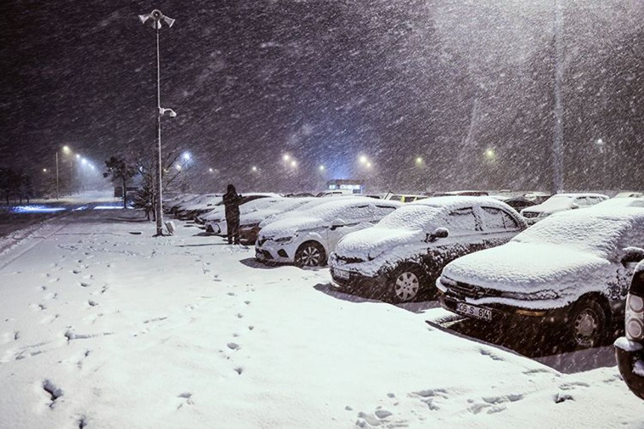 Sivas'ta yarın okullar tatil mi? Kar yağışı gece saatlerinde etkisini yitirecek - 1. Resim