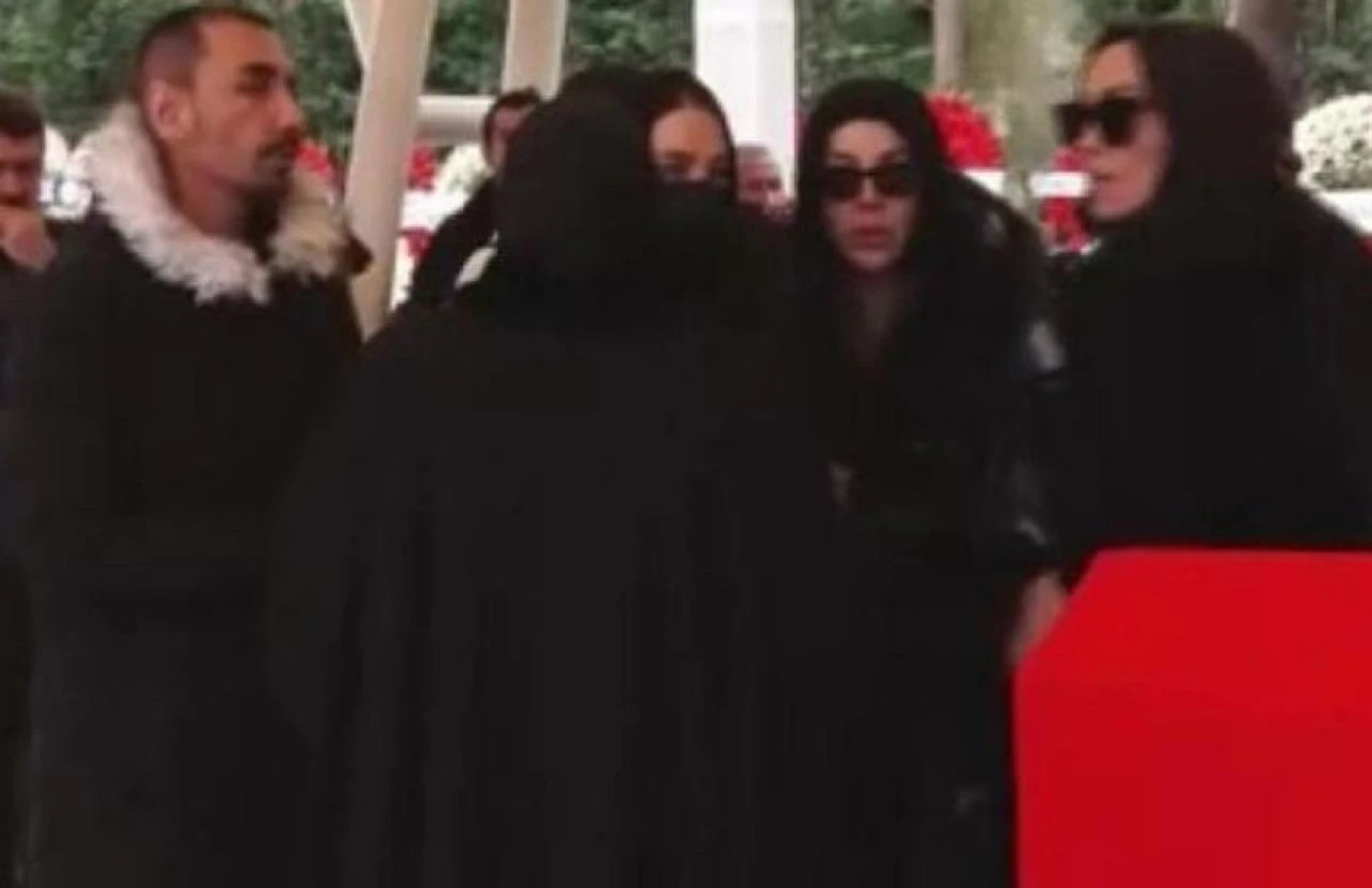 Necla Nazır ilk kez TGRT Haber'e bağlandı! Sitemleri dikkat çekti - 2. Resim