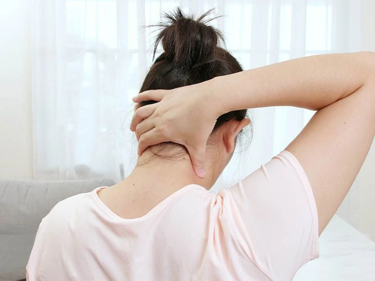 Boyun fıtığı neden olur, en hızlı nasıl geçer? Boyun fıtığı ağrısına ne iyi gelir? - 2. Resim