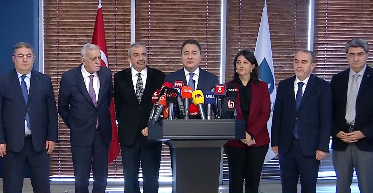DEM Parti'den CHP ve DEVA'ya ziyaret: Özgür Özel 'komisyon' önerdi, Ali Babacan Erdoğan'a çağrı yaptı - 7. Resim