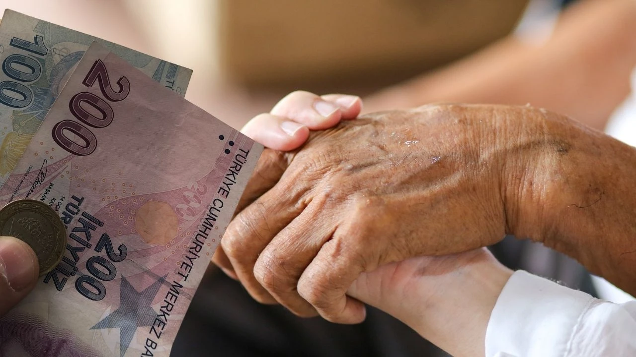 Emeklilerin zamlı maaşlarını alacağı tarih belli oldu! En düşük emekli aylığı 14 bin 469 lira yatacak