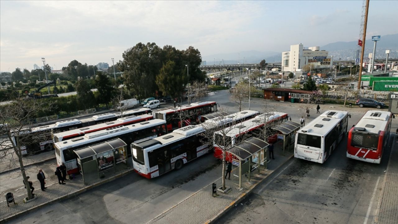 İzmir’de ulaşım krizi! ESHOT çalışanlarından grev kararı: Otobüsler kontak kapattı - 1. Resim