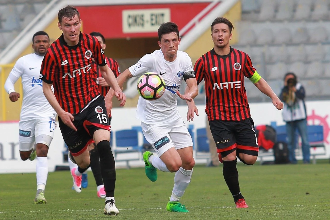Kasımpaşa - Fenerbahçe kupa maçı öncesi flaş karar! Mücadeleye U-19 takımıyla çıkacaklar - 1. Resim