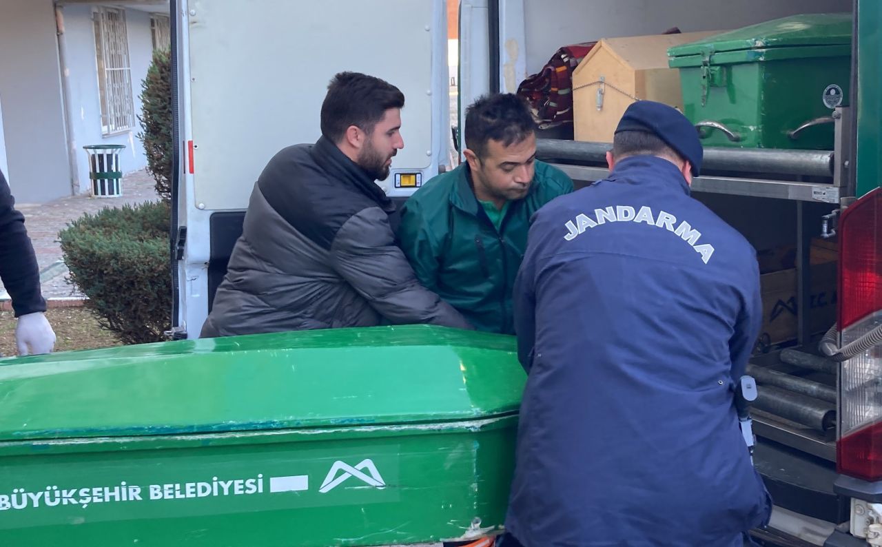 Mersin'de tatil sitesinde dehşet! Erkek arkadaşıyla birlikte 13. kattan peş peşe düştüler - 1. Resim