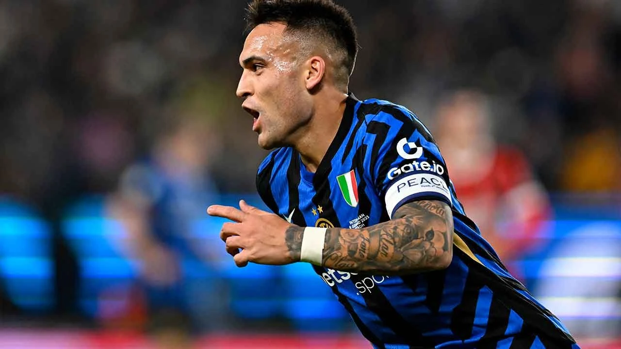 Milan'dan tarihi dönüş! Ezeli rakibine karşı 2-0'dan dönüp kupayı kaptı - 3. Resim