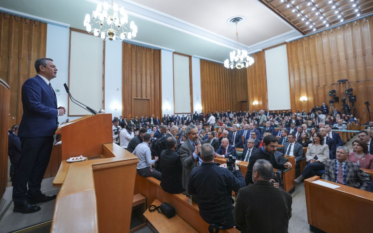 Özgür Özel en düşük emekli maaşına tepki gösterdi! Bakan Işıkhan'ı hedef alıp rakam verdi - 5. Resim