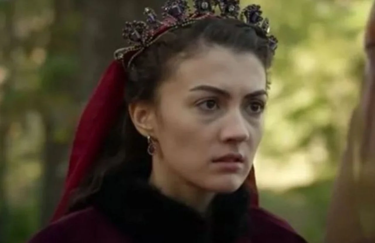 Burcu Özberk estetik iddialarına cevap verdi! İlk kez kilosunu açıkladı - 1. Resim