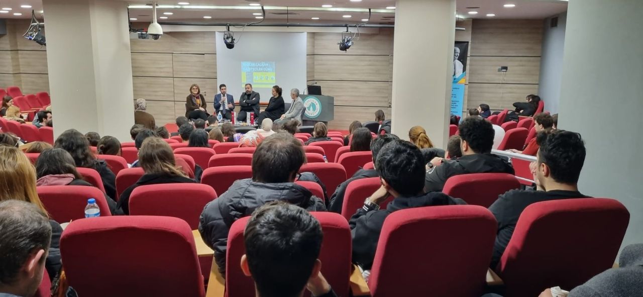 Üsküdar Üniversitesi'nde 10 Ocak etkinliği: Deneyimli gazeteciler öğrencilerle buluştu! - 1. Resim