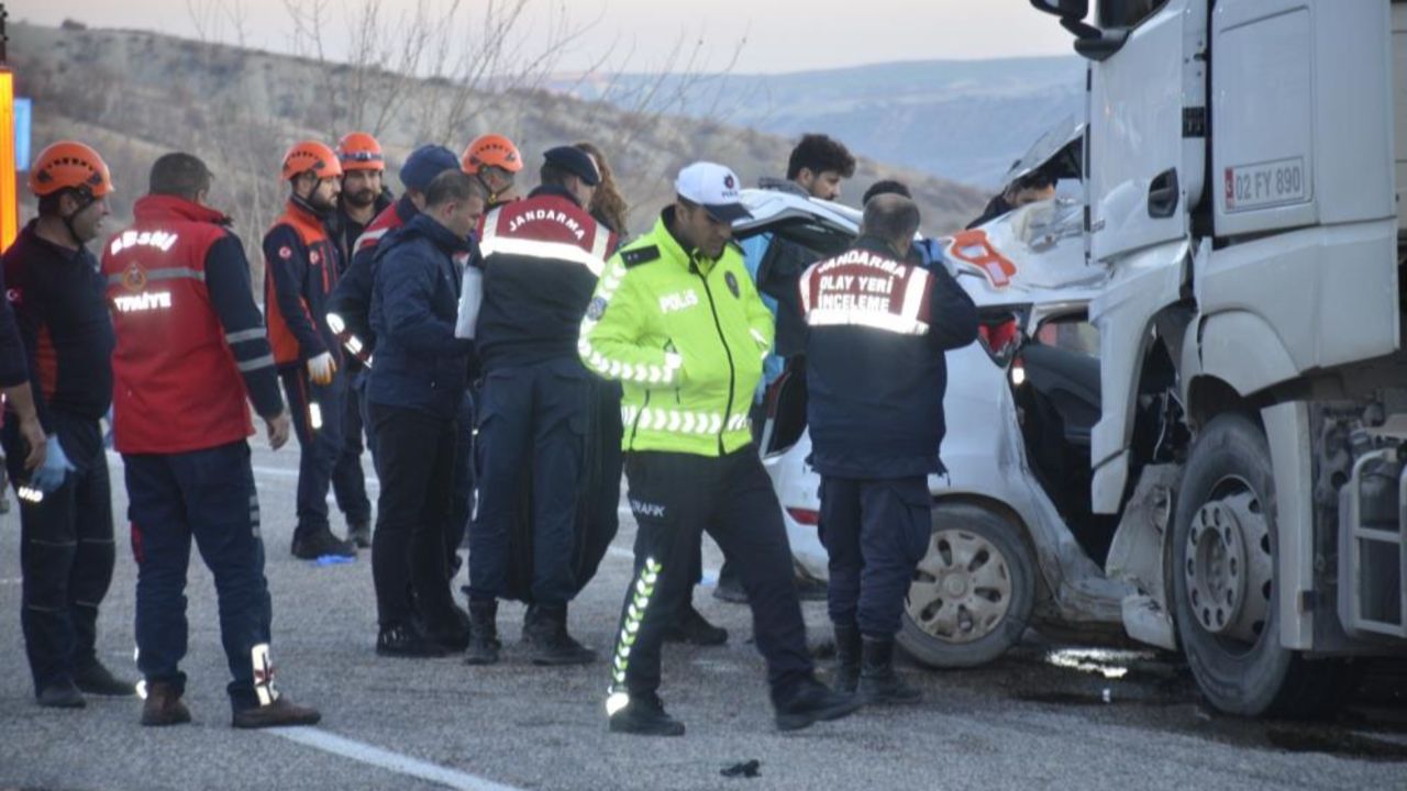 Adıyaman’da katliam gibi kaza: 4 ölü 3 yaralı!