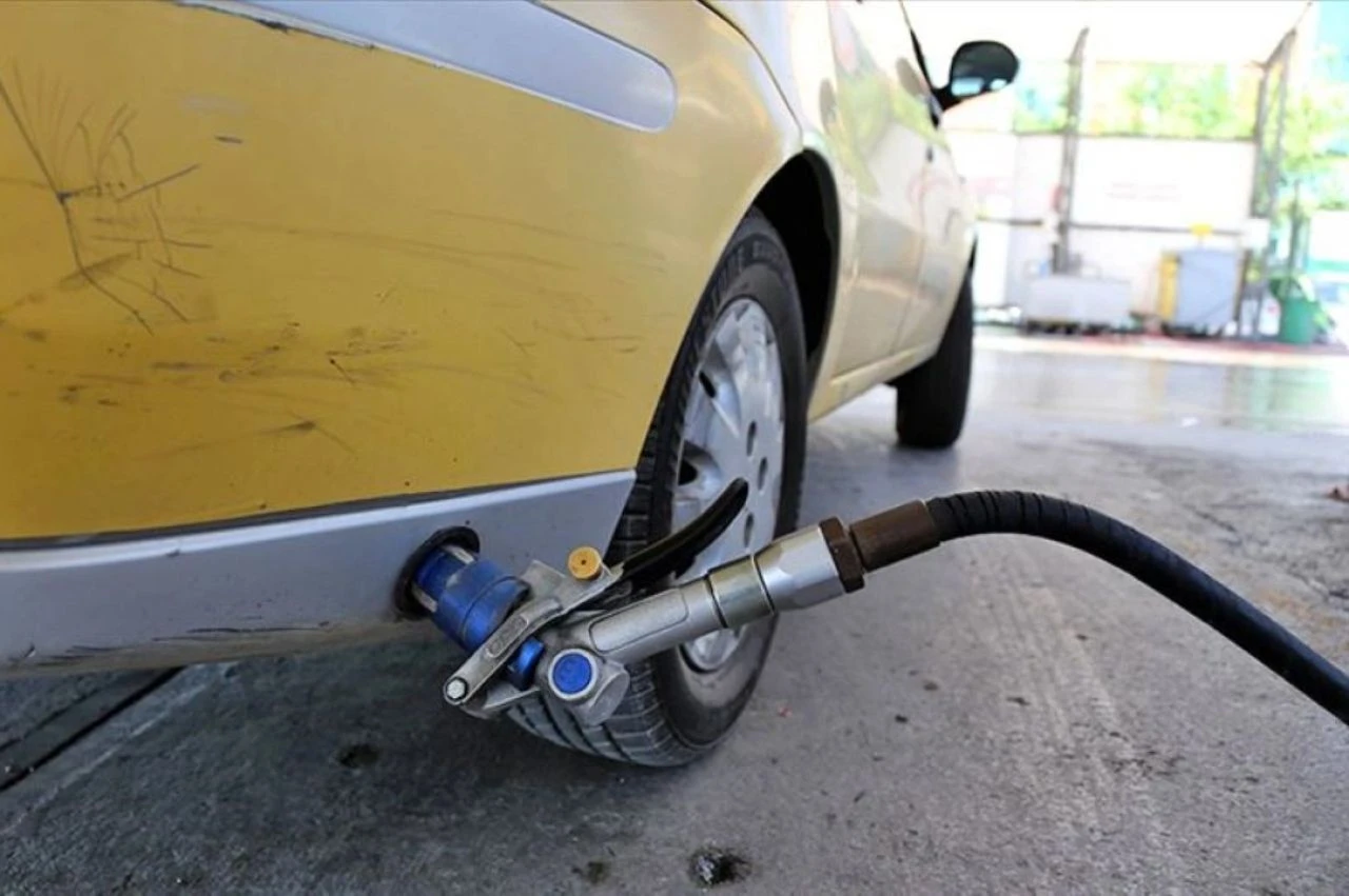 Akaryakıt fiyatları yine değişti! Bu kez indirim geldi - 1. Resim