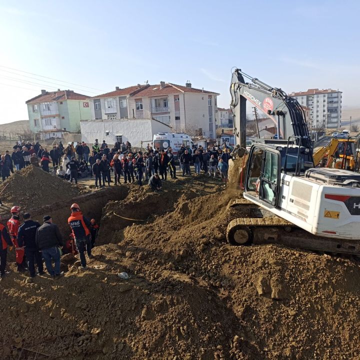 Ankara'da inşaatta göçük: 1 işçi hayatını kaybetti, 1 işçi aranıyor - 1. Resim