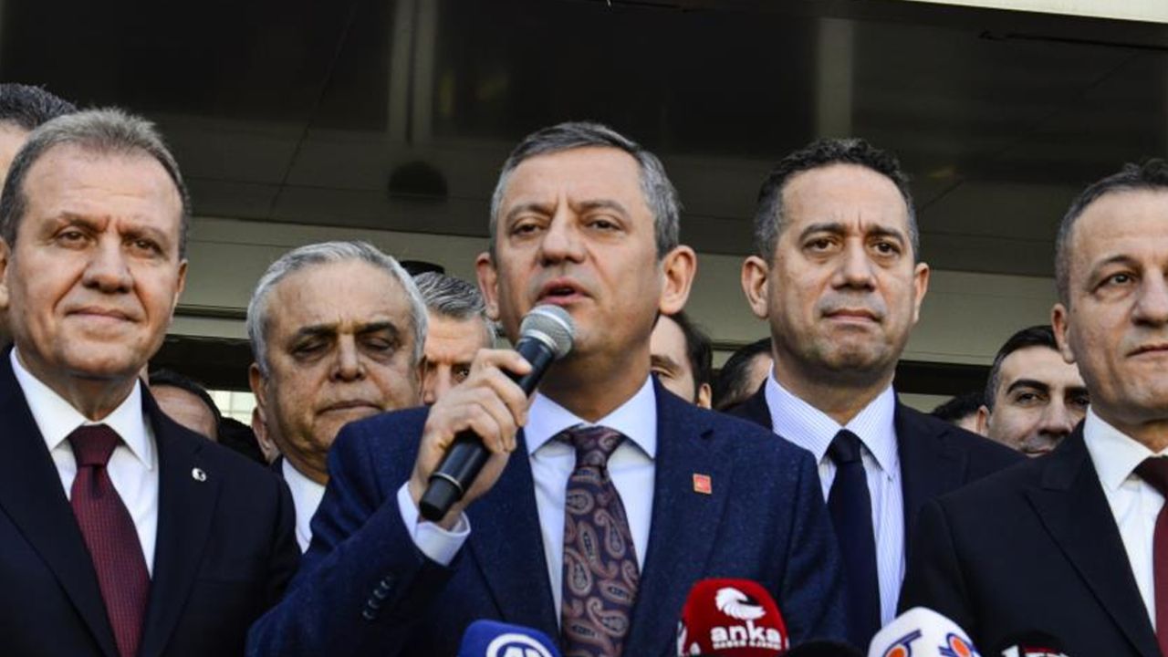 CHP lideri Özgür Özel &quot;Sürpriz yapacağız&quot; deyip saat verdi