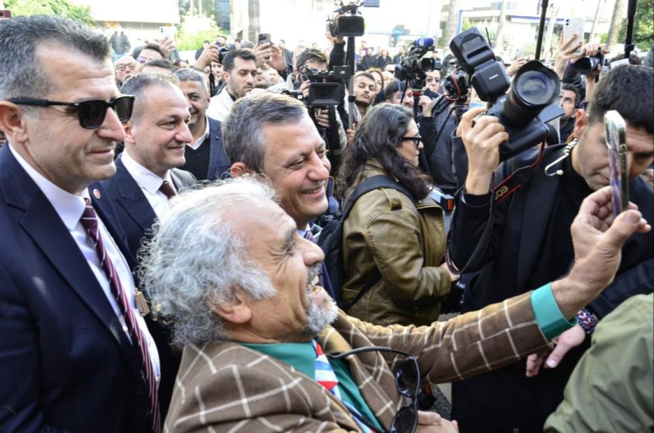 CHP lideri Özgür Özel "Sürpriz yapacağız" deyip saat verdi - 1. Resim