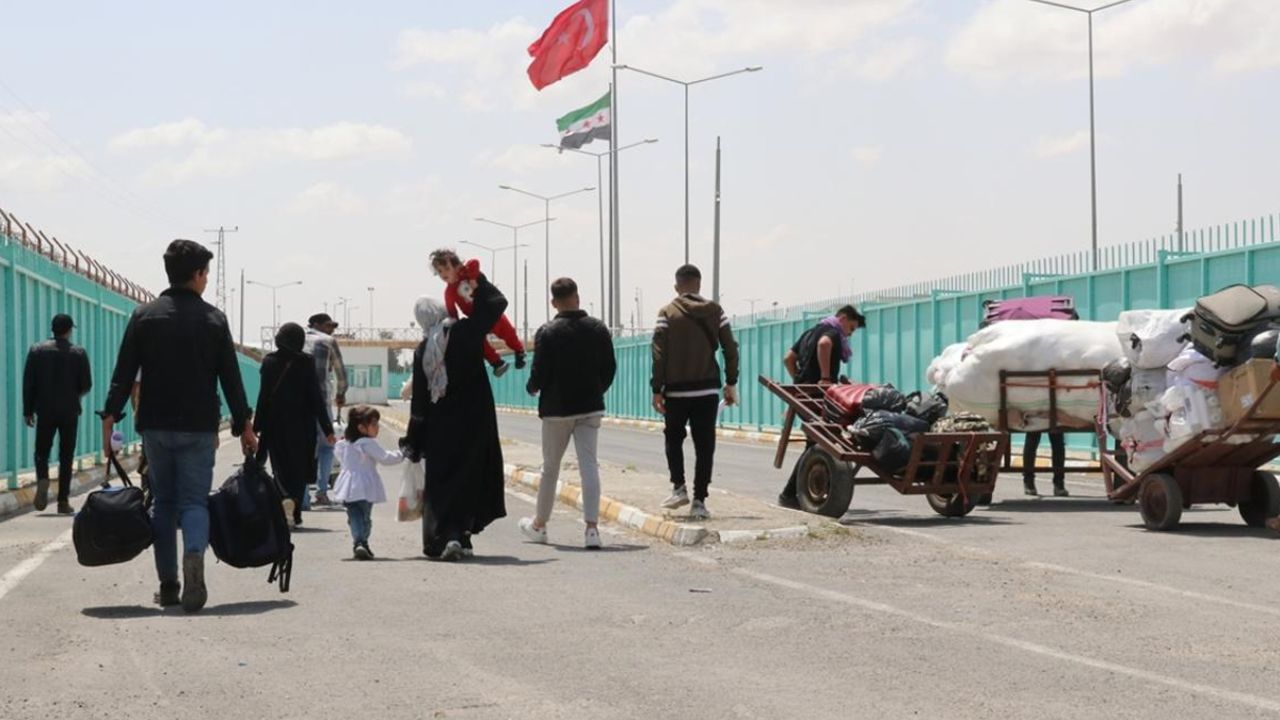 İşte ülkesine geri dönen Suriyeli sayısı! Bakan Yerlikaya son verileri paylaştı